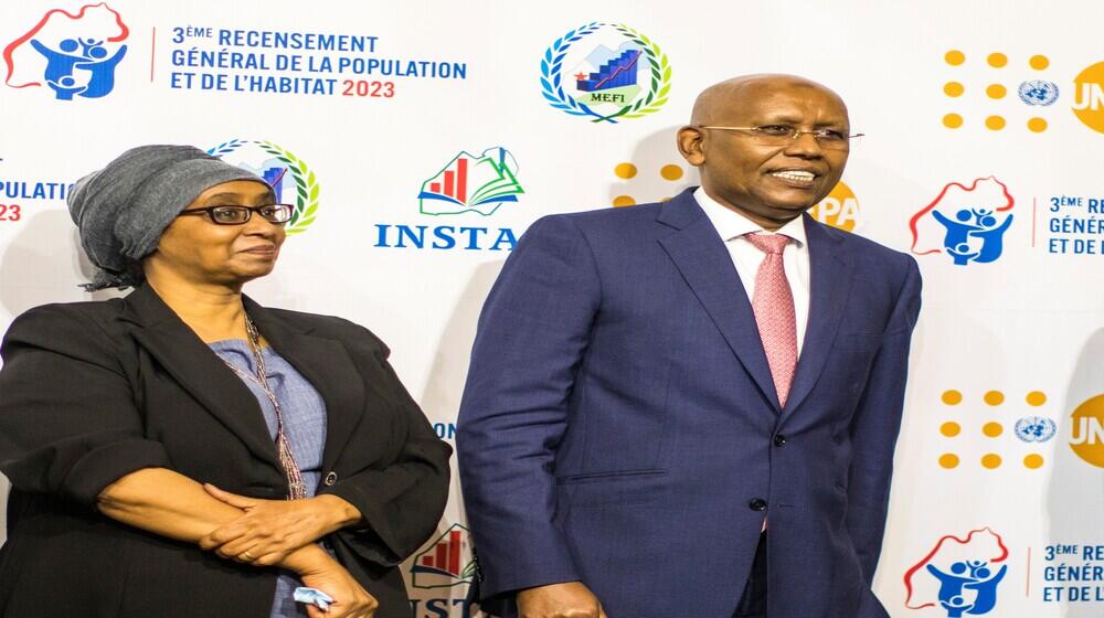  M. Ilyas Moussa Dawaleh, Ministre de l'Economie et des Finances, et Mme Aicha Ibrahim Djama, Représentante du FNUAP à Djibouti.